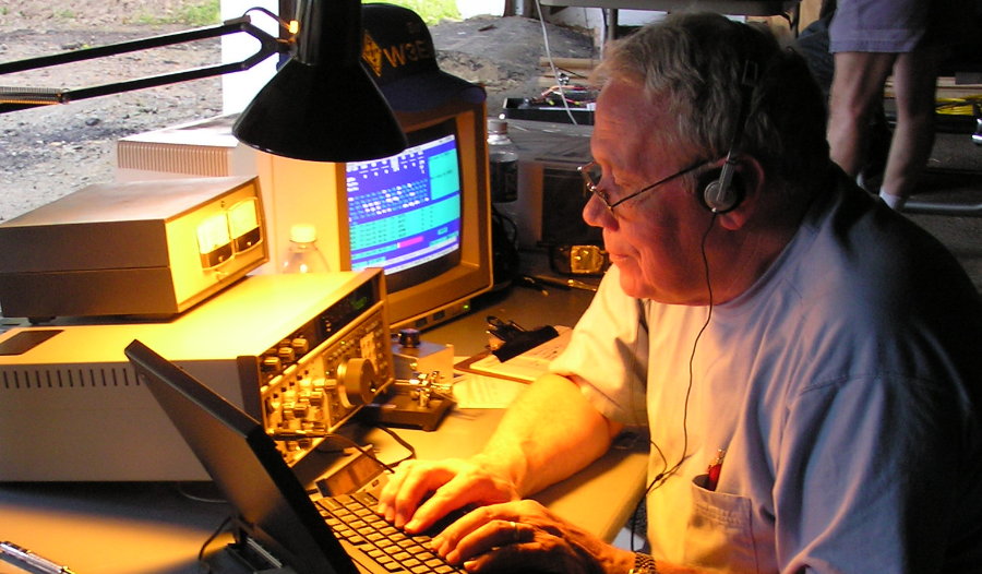 Bill Frisbie - W3EMH of Sterling on 20M CW. Photograph by Denny Boehler - KF4TJI of Leesburg, VA.