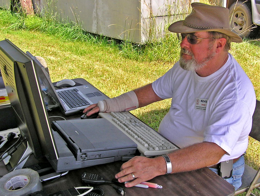 KE4S at the controls of his APRS system. Photograph by Denny Boehler - KF4TJI of Leesburg, VA.