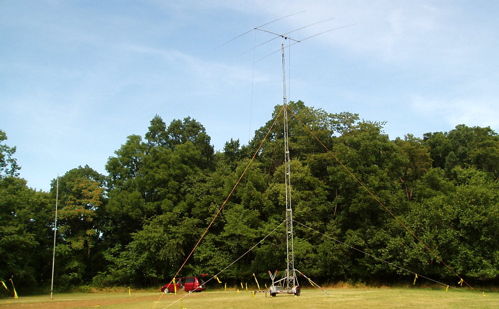 The LARG Mobile Tower and Gary Quinn's homebrew 3-element yagi for 20-Meters CW. Photograph by Norm Styer - AI2C de Clarkes Gap, VA.