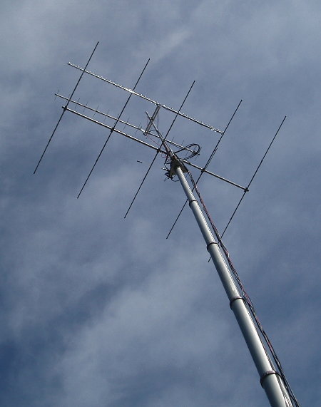 The impressive antenna system of the AMRAD Communications Van. Photograph by Norm Styer - AI2C de Clarkes Gap, VA.