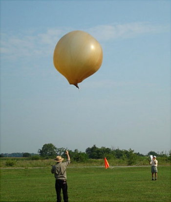 Flight 2008A Launch at 0900 hours July 19, 2008. Photograph by Stevens Miller - WA4LDA of Ashburn, Virginia.