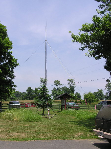 APRS Digirepeater Antenna System by Dave Putman - KE4S. Photograph by Norm Styer - AI2C de Clarkes Gap, VA.