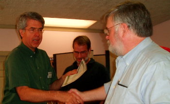 Tom Dawson - WB3AKD accepts Certificate of Recognization. Photograph by KE4FYL - AI2C de Clarkes Gap, VA.
