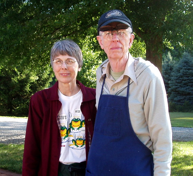 Mary and Charlie - K4LJH - Preston of Hamilton, VA. kept us fed all weekend. Thanks. Photograph by Norm Styer - AI2C de Clarkes Gap, VA.