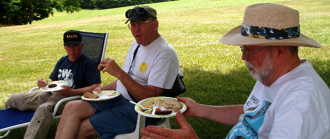 Gary Quinn - NC4S, Denny Boehler - KF4TJI,
and Buddy Brewer - K4JCB taking a break for some great chow. Photograph by Norm Styer - AI2C de Clarkes Gap, VA.