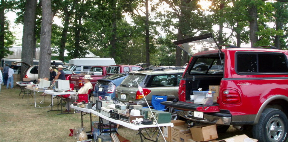 LARG Radio Row West at Berryville 2007. Photograph by Norm Styer - AI2C de Clarkes Gap, VA.