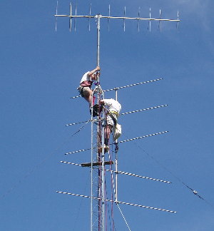 6M Antenna Coming Down. Photographic by Norm Styer- Ai2c de Clarkes Gap, VA.