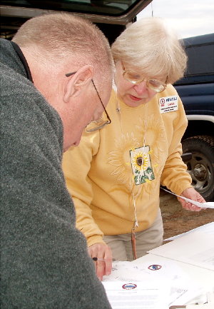 Carol Boehler - KF4TJJ of Leesburg assists Gary Strong - AI4IN of Ashburn register for the exercise. Photograph by Norm Styer - AI2C de Clarkes Gap, VA.