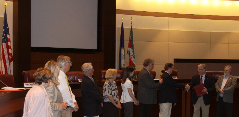 Loudoun County Board of Supervisors congradulte amateur radio operators. Photograph by Norm Styer - AI2C de Clarkes Gap, Virginia