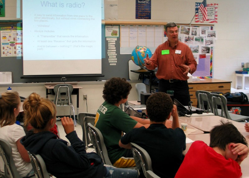 Rick Miller, AI1V, and Grant Russell, KB3EMT, spent the day at Mountain View Elementary School in Purcellville teaching some bright young minds about the magic of radio.(Photo credit: Sarah McAllister)